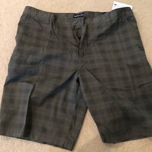 NWT men’s PGA tour shorts size 42
